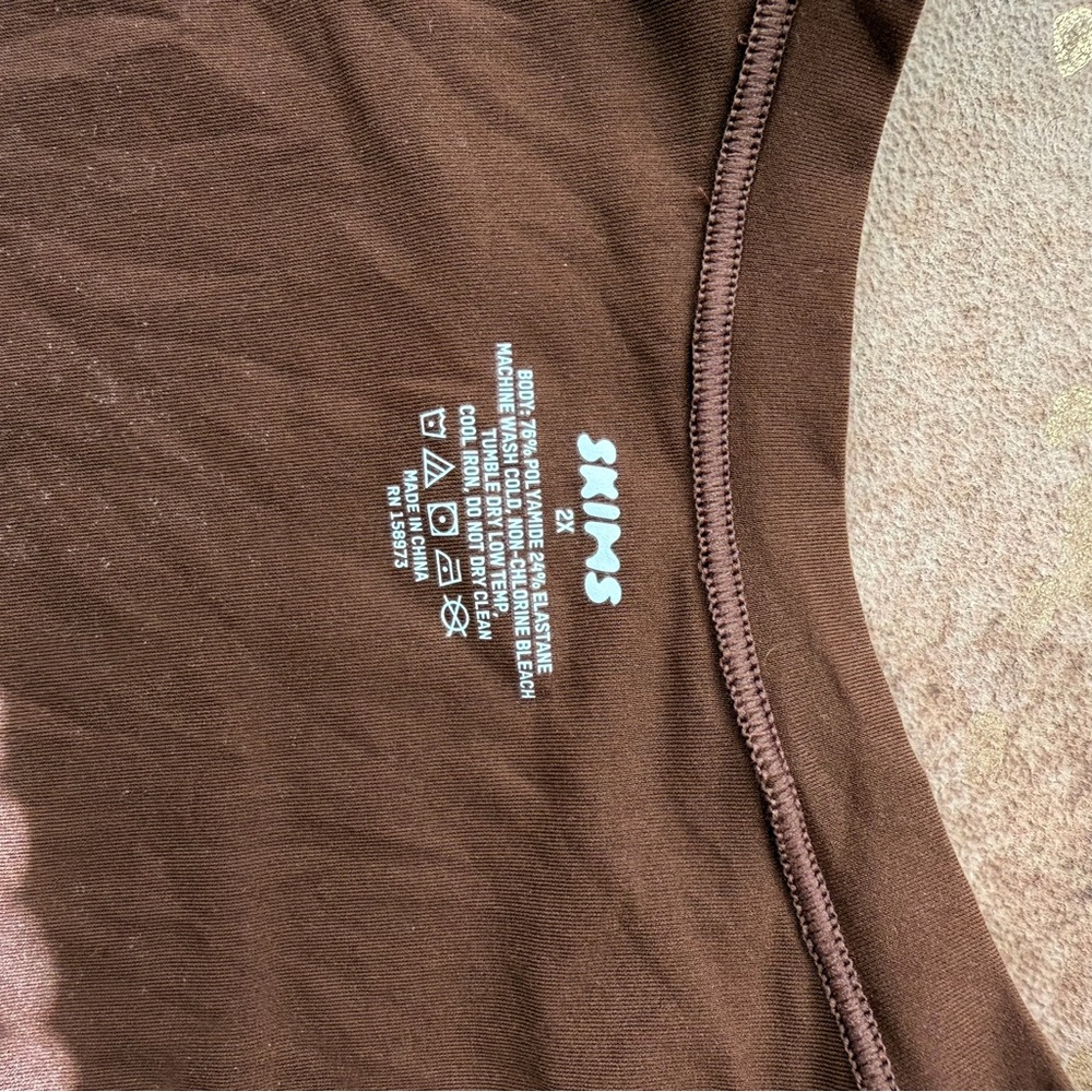 SKIMS Chocolate Short Sleeve Bodysuit - Picture 3 of 7